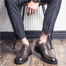 Sapatos masculinos de couro, sapatos retrô de marca de luxo da moda e estilo oxford com cadarço, para negócios 2024 - compre barato