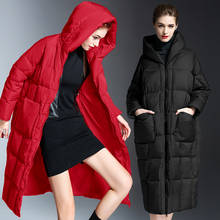 Пуховик с капюшоном зимняя женская утепленная брендовая длинная теплая верхняя одежда модное красное пальто Европейский Свободный облегающий однотонный пуховик 2024 - купить недорого