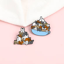 Broche de gato de la familia Hey cat para taza de café, broche de gato esmaltado, Pin de solapa, insignia de Animal de dibujos animados, regalo de joyería para niños y amigos 2024 - compra barato