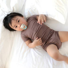 Roupas de verão para bebês, meninos e meninas, manga curta em algodão estriado, conjunto de roupas infantis dt030 2024 - compre barato