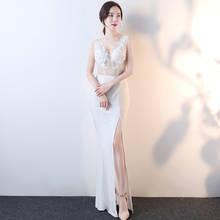 Модное белое перспективное сексуальное Cheongsam Современная Femme глубокий v-образный вырез платья Qi Pao женское китайское вечернее китайское платье-Ципао хост платье 2024 - купить недорого