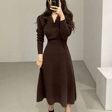 Осенне-зимнее женское элегантное корейское платье-свитер с v-образным вырезом и длинным рукавом трапециевидной формы с высокой талией Элегантное повседневное трикотажное платье 2024 - купить недорого