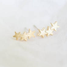 Классические серьги-гвоздики в форме звезды, модные серьги-гвоздики в форме пентаграммы для женщин, три звезды, дизайн для макияжа 2024 - купить недорого