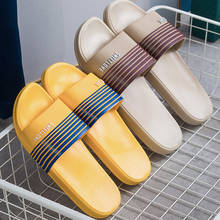 Zapatillas de baño antideslizantes para mujer, chanclas suaves a rayas para el hogar, simples, de verano 2024 - compra barato