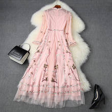 Женское дизайнерское модельное платье, розовое Сетчатое праздничное платье с длинным рукавом-фонариком и цветочной вышивкой, Осень-зима 2024 - купить недорого