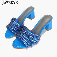 Роскошные брендовые бриллиантовые массивные каблуки, женские боковые блестящие модельные мюли с открытым носком и кристаллами, высококачественные вечерние сандалии стразы для женщин 2024 - купить недорого