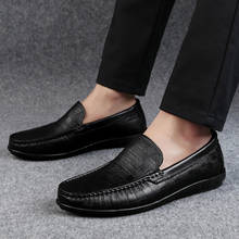 2021 New Fashion Men's Shoes Casual Genuine Leather Loafers Man Black And White Slip On Shoe Male Driving Shoes For Men Hot Sale 2024 - buy cheap