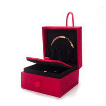 Модные свадебные кольца упаковочная коробка красная парча Кнопка ювелирные серьги кулон переносной чехол для хранения для женщин юбилейные подарки 2024 - купить недорого