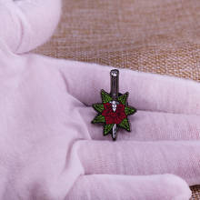 Broche de esmalte para insignia de colección, flor roja, hoja verde, Dagger 2024 - compra barato