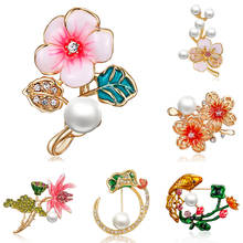 Broches de esmalte de lótus para mulheres, 8 estilos disponíveis, broche de flor de pérola grande, novo design, vestido, presente, joia 2024 - compre barato