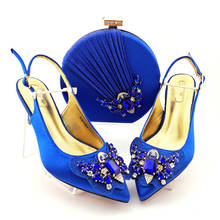 Doershow модные женские туфли синего цвета комплект из обуви и сумки в Италии/комплект из итальянских туфель с сумочкой в комплекте; Туфли той же расцветки сумочки со стразами! HYD1-28 2024 - купить недорого