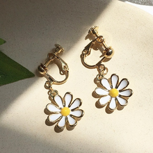 Personality Sweet Lady Small Daisy Fashion Flower Earrings Simple Earrings Temperament Fashion Trendy Ear Jewelry 2024 - buy cheap