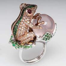 Кольцо женское, розовое золото, с лягушкой и кристаллом 2024 - купить недорого