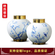 Jingdezhen vaso moderno de cerâmica pintado à mão, azul e branco banhado a ouro, lanterna para decoração de quarto de modelo em duas peças 2024 - compre barato