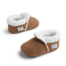 Зимняя сохраняющая тепло обувь для маленьких девочек и мальчиков, обувь для первых шагов, короткая плюшевая детская кроватка, обувь для младенцев, обувь для малышей, ботинки для новорожденных, пинетки 2024 - купить недорого
