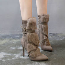 Botas femininas de inverno com fecho de pelo genuíno, botas decorativas de veludo com fivela cruzada, salto fino e zíper lateral para mulheres 2024 - compre barato