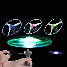 Platillo de disco volador con luz LED de plástico para niños, cuerda de tracción colorida, OVNI, juguete que brilla en la oscuridad 2024 - compra barato