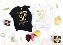 Dirty 30 camisetas femininas de aniversário fashion, camiseta e manga curta de algodão com estampa de letras douradas, gola redonda 2024 - compre barato