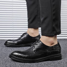 Yompus sapato masculino estilo vintage, calçado em couro, estilo britânico, tipo mocassim de alta qualidade, sapato preto ponteagudo para casamento 2024 - compre barato