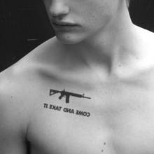 Водостойкая Временная тату-наклейка в виде пистолета ласточки, черные звезды, английские буквы, искусственная тату флэш-тату для рук, груди, боди-арт для мужчин 2024 - купить недорого
