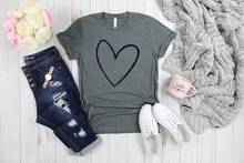 Женская хлопковая футболка, с круглым вырезом и коротким рукавом, с рисунком сердца, футболка Valentines 2024 - купить недорого