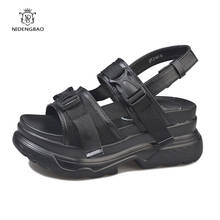 Sandálias femininas de verão, novo design de fivela, sandálias de plataforma preto e branco, sola grossa confortável, sapatos de praia 2024 - compre barato