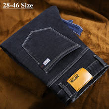 2019 новые зимние мужские теплые плотные джинсы деловые узкие джинсовые Брендовые брюки черные синие флисовые брюки большие размеры 40, 42, 44, 46 2024 - купить недорого