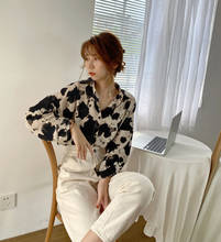 Блузка с длинными рукавами в Корейском стиле; Модная одежда из шифона уличная размера плюс Топы Весенняя Новинка с принтом коровы на пуговицах рубашки для женщин 2024 - купить недорого