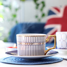 Taza De café creativa nórdica, cubierta De lujo, tazas De té blanco con cuchara De mango, cerámica Copo De silicona para el hogar 2024 - compra barato