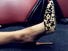Zapatos de tacón fino con corte lateral de caballo para Mujer, tacones finos con cubierta de punta de retales, varios colores 2024 - compra barato