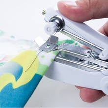 Hogar viaje bordado pequeño Manual operación Simple herramientas de costura portátil Mini máquina de coser creativa 2024 - compra barato