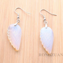 Pendientes colgantes de piedra de ópalo para mujer, aretes de diseño Simple de Reiki, ala de ángel tallada, Color plateado, TR3303 2024 - compra barato