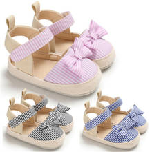 Обувь для новорожденных мальчиков и девочек 0-18 месяцев, мягкие Нескользящие кроссовки в полоску с бантиком, обувь для первых шагов, полосатые сандалии 2024 - купить недорого