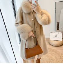 Женская зимняя куртка с воротником из натурального меха лисы 2024 - купить недорого