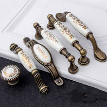 Maçaneta de guarda-roupa americana dourada luxuosa estilo europeu maçaneta da cozinha gaveta branca de cerâmica maçaneta de móveis de bronze 2024 - compre barato