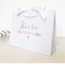 Персонализированный белый Подарочный пакет с лентой. Розовая Золотая сумка для макияжа подружки невесты. Для девочек в цветочек, Свадебные вечерние подарки золото имя подарочный пакет 2023 - купить недорого