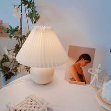 Lámpara de mesa plisada de estilo chino y coreano, pantalla de mesa plegable, cálida, para dormitorio y mesita de noche 2024 - compra barato