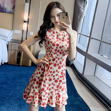 Женское пляжное платье без рукавов, летнее приталенное платье в красный горошек с круглым вырезом 2024 - купить недорого