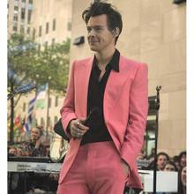 Индивидуальный заказ 2020 розовые смокинги жениха пиковые лацканы новые модные свадебные Мужские костюмы жениха мужские блейзеры 2 шт (пиджак + брюки + галстук) 2024 - купить недорого