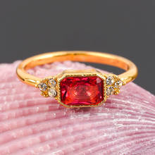 Кольцо женское, с красным квадратным кристаллом, золотого цвета 2024 - купить недорого