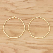10 piezas de tono dorado hueco geométrico Irregular círculo dijes colgantes para DIY pendientes fabricación de joyas 43x43mm 2024 - compra barato