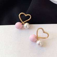 Золотые серьги-гвоздики из искусственного жемчуга в форме сердца для женщин Простые Модные ювелирные изделия для пирсинга 2024 - купить недорого