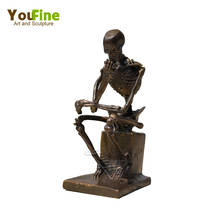 Esqueleto de escultura de bronce sentado, estatua de Thinker de cráneo de hueso de bronce moderno, colección de arte abstracto, decoración del hogar, adornos de regalo 2024 - compra barato