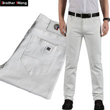 Мужские летние белые джинсы, модные повседневные Эластичные зауженные джинсовые брюки, Брендовые брюки, 2020 2024 - купить недорого