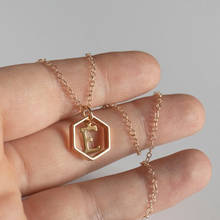 Oco hexágono inicial colar para mulher aço inoxidável corrente de ouro A-Z carta alfabeto pingentes colares jóias femininas presentes 2024 - compre barato