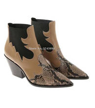 Короткие ботинки из змеиной кожи в стиле пэчворк на массивном каблуке; женские ботильоны на среднем толстом каблуке с острым носком; повседневная обувь в уличном стиле разных цветов 2024 - купить недорого