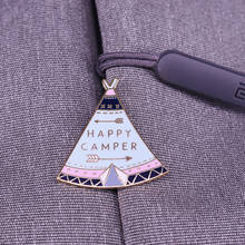 Boho Happy Camper палатка Золотая эмалированная булавка дорожный значок искателя приключений 2024 - купить недорого