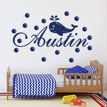 Calcomanía de pared personalizada con dibujos animados de ballena, pegatinas de vinilo de cristal con nombre personalizado para niños, dormitorio de bebé, baño, Burbuja, decoración del hogar, Mural E050 2024 - compra barato