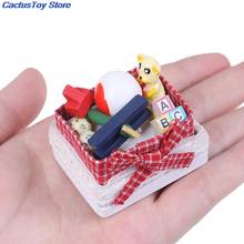 Diy 1:12 casa de bonecas em miniatura urso caixa de brinquedo modelo brinquedos para casa de boneca decoração mesa móveis brinquedos conjuntos 2024 - compre barato