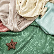 Tela elástica de satén de imitación de seda, Jacquard, vestido elástico, pijamas, tela calificada 2024 - compra barato
